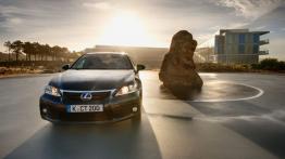 Lexus CT 200H - widok z przodu