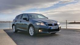 Lexus CT 200H - widok z przodu