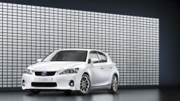 Lexus CT 200H - widok z przodu