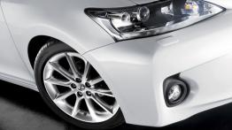 Lexus CT 200H - przód - inne ujęcie
