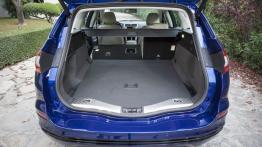 Ford Mondeo V Kombi - tylna kanapa złożona, widok z bagażnika