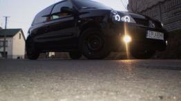 Renault Clio II Hatchback - galeria społeczności - bok - inne ujęcie