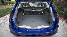 Ford Mondeo V Kombi - tylna kanapa złożona, widok z bagażnika