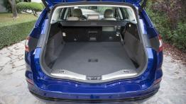 Ford Mondeo V Kombi - tylna kanapa złożona, widok z bagażnika
