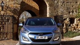 Hyundai i30 II Hatchback 5d - prezentacja w Sevilli - przód - reflektory wyłączone