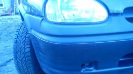 Opel Corsa B Hatchback - galeria społeczności - prawy przedni reflektor - wyłączony