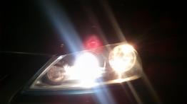 Opel Corsa C Hatchback - galeria społeczności - lewy przedni reflektor - włączony