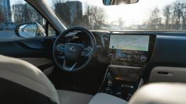 Lexus NX 450h+ E-FOUR Omotenashi - kokpit
