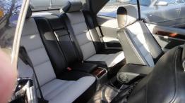 Mercedes W124  Coupe - galeria społeczności - tylna kanapa