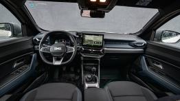 Toyota C-HR 1.8 Hybrid vs Dacia Duster 1.8 Full Hybrid. Porównanie spalania, kosztów i opinii