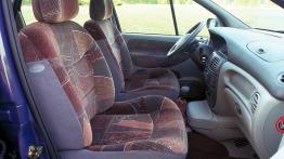 Renault Scenic I - widok ogólny wnętrza z przodu