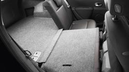 Renault Clio III Kombi - tylna kanapa złożona, widok z boku