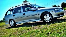 Opel Vectra B Kombi - galeria społeczności - prawy bok