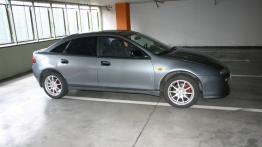 Mazda 323 V F - galeria społeczności - prawy bok