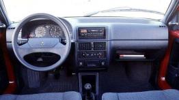 Citroen AX - wzór oszczędności?