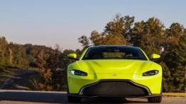 Aston Martin Jamesa Bonda trafi na drogi