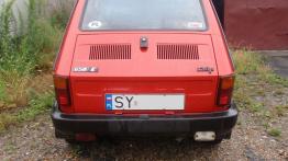 Fiat 126p  - tył - reflektory wyłączone