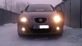 Seat Altea Standard - galeria społeczności - przód - reflektory włączone