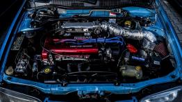 Nissan Primera I Sedan - galeria społeczności - maska otwarta