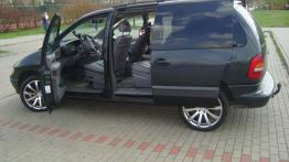 Chrysler Voyager III Minivan - galeria społeczności - lewy bok