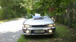 Subaru Impreza I Sedan - galeria społeczności - przód - reflektory włączone