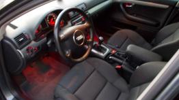 Audi A4 B6 Sedan - galeria społeczności - widok ogólny wnętrza z przodu