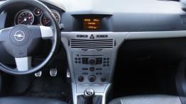 Opel Astra H Hatchback 5d - galeria społeczności - deska rozdzielcza