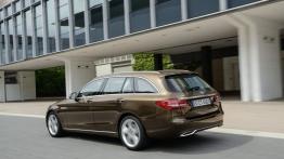 Mercedes klasy C 200 (2014) kombi - widok z tyłu