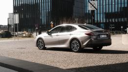 Toyota Camry Hybrid Executive wydaje się nudna, a jest świetna. Niczego nie udaje, bo nie musi