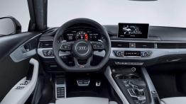 Audi RS4 Avant z sześcioma cylindrami