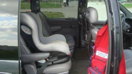 Chrysler Voyager III Minivan - galeria społeczności - fotelik dziecięcy z tyłu