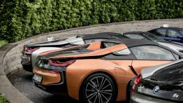 BMW i8 Roadster – supersamochód bez dachu i z trzema cylindrami