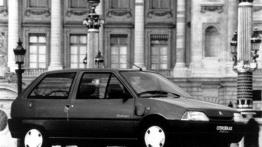 Citroen AX - wzór oszczędności?