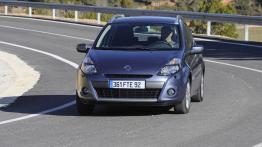 Renault Clio III Kombi - przód - reflektory wyłączone