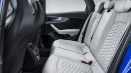 Audi RS4 Avant z sześcioma cylindrami