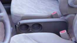 Honda CR-V II - tunel środkowy między fotelami