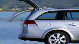 Opel Vectra C Kombi - tył - bagażnik otwarty