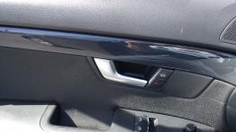 Audi A4 B6 Sedan - galeria społeczności - drzwi pasażera od wewnątrz