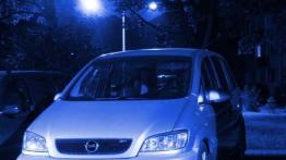 Opel Zafira A - galeria społeczności - przód - reflektory wyłączone