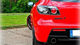 Mazda 3 I Hatchback - galeria społeczności - lewy tylny reflektor - wyłączony