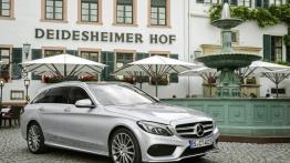 Mercedes klasy C 250 (2014) kombi - prawy bok