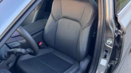 Toyota Camry Hybrid Executive wydaje się nudna, a jest świetna. Niczego nie udaje, bo nie musi