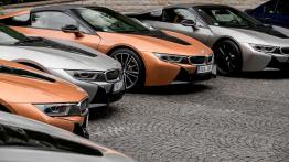BMW i8 Roadster – supersamochód bez dachu i z trzema cylindrami