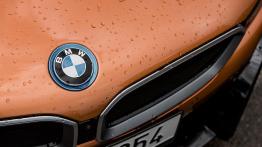 BMW i8 Roadster – supersamochód bez dachu i z trzema cylindrami