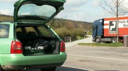 Audi A4 B5 Avant - galeria społeczności - tył - bagażnik otwarty