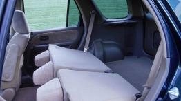 Honda CR-V II - tylna kanapa złożona, widok z boku