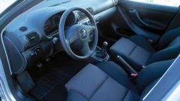 Seat Leon 1.9TDI - widok ogólny wnętrza z przodu