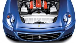 Ferrari 612 Scaglietti - maska otwarta