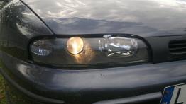 Fiat Brava  - galeria społeczności - prawy przedni reflektor - włączony