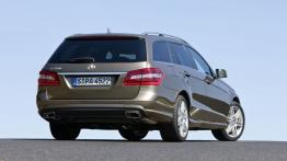 Mercedes E 500 W212 kombi - widok z tyłu